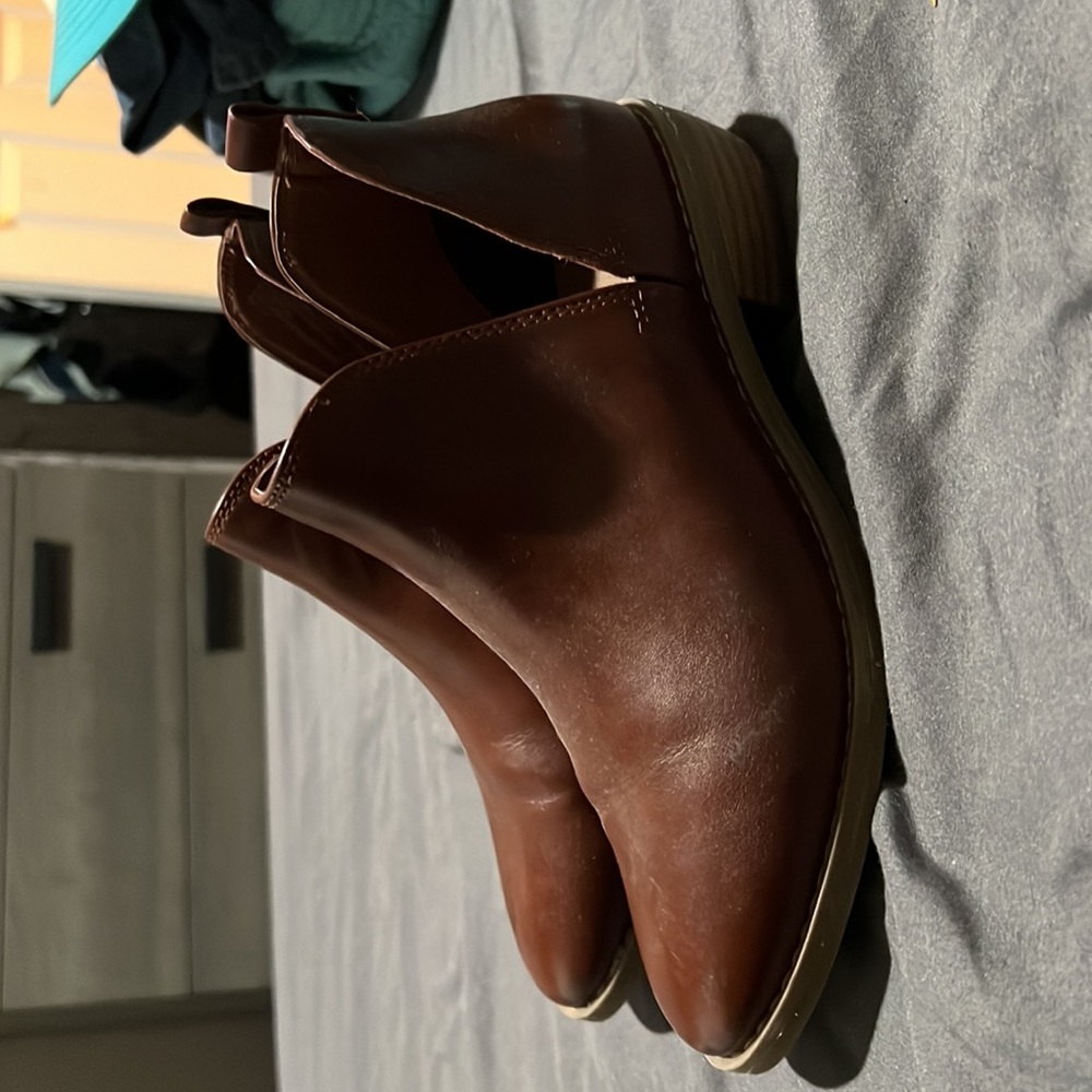 Universal Thread Booties - Picture 3 of 3